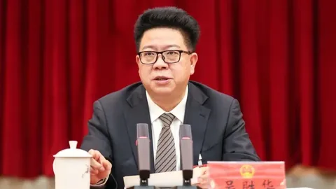 热门游戏新英雄亮相，实力引发热议